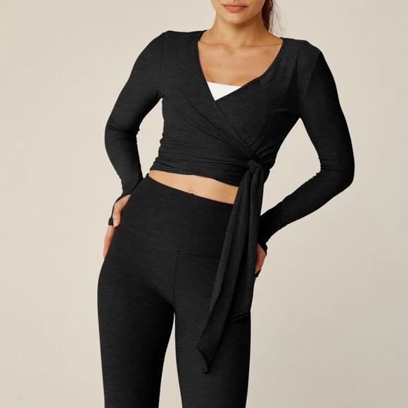 Beyond Yoga Featherweight Waist No Time Wrap Top - Picture 3 of 4